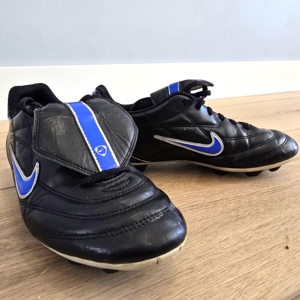 Nike Youth Soccer Shoes Tempo 750 II Versa Athlete Cleats Black Blue Size 5.5Y
